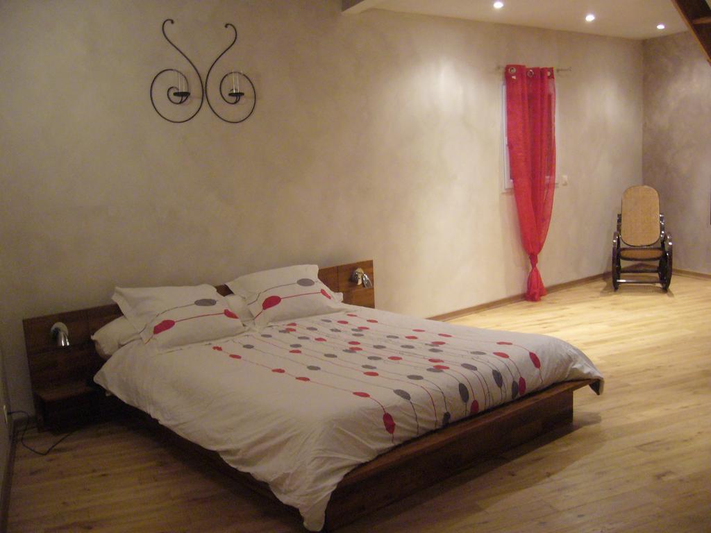 Bed and Breakfast Le Jardin Ombrage Saint-Paul-d'Izeaux Экстерьер фото